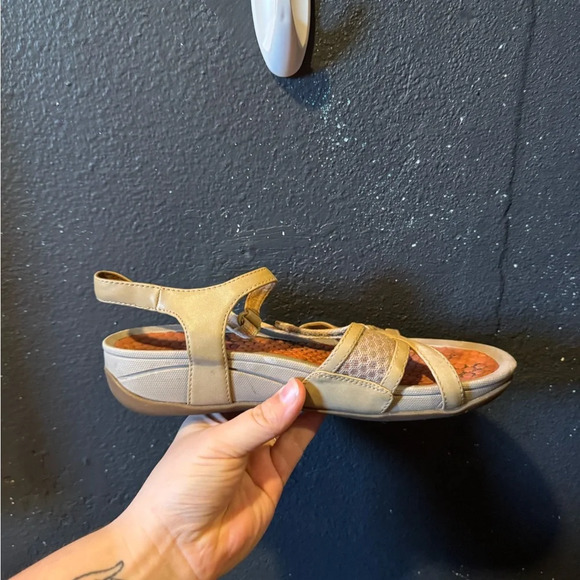 Women’s Baretraps Tan and Peach Outdoor Sandals with Adjustable Straps - Picture 5 of 8